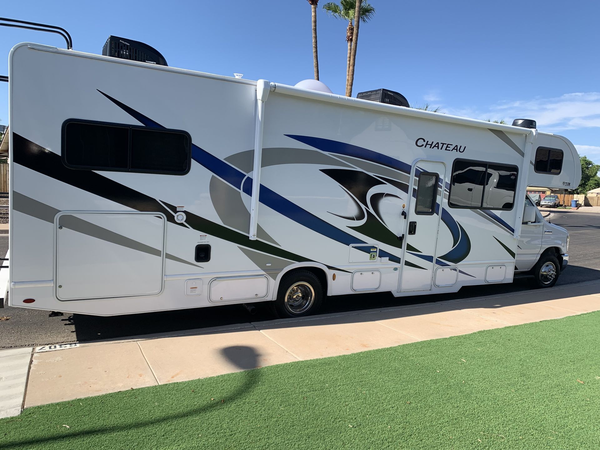 Photo 8 - 2022 Ford Class C Motorhome rental photo 10