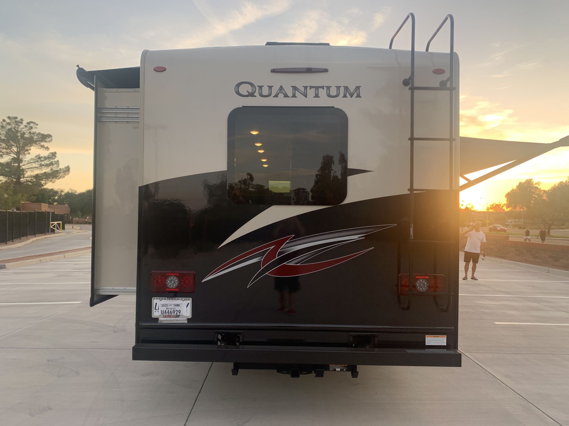 Photo 5 - 2022 Ford Class C Motorhome rental photo 7