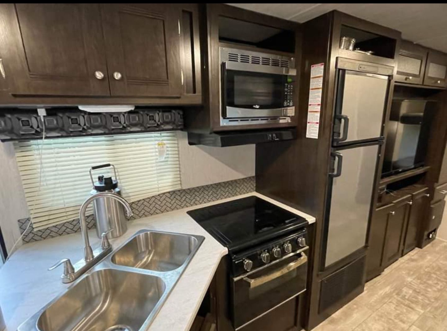 Photo 2 - 2019 Heartland Travel Trailer rental photo 4