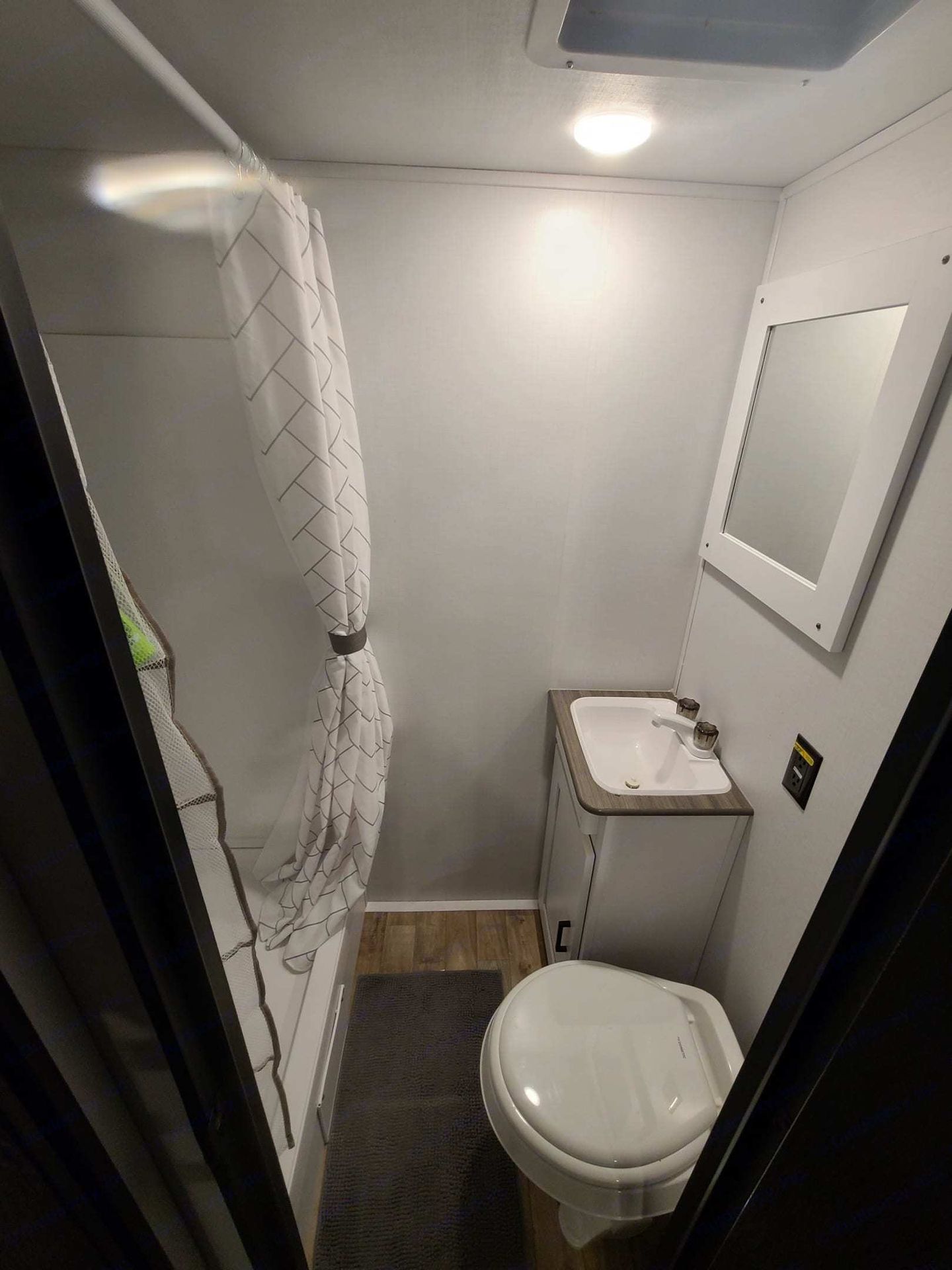 Photo 6 - 2022 Keystone Rv Travel Trailer rental photo 8