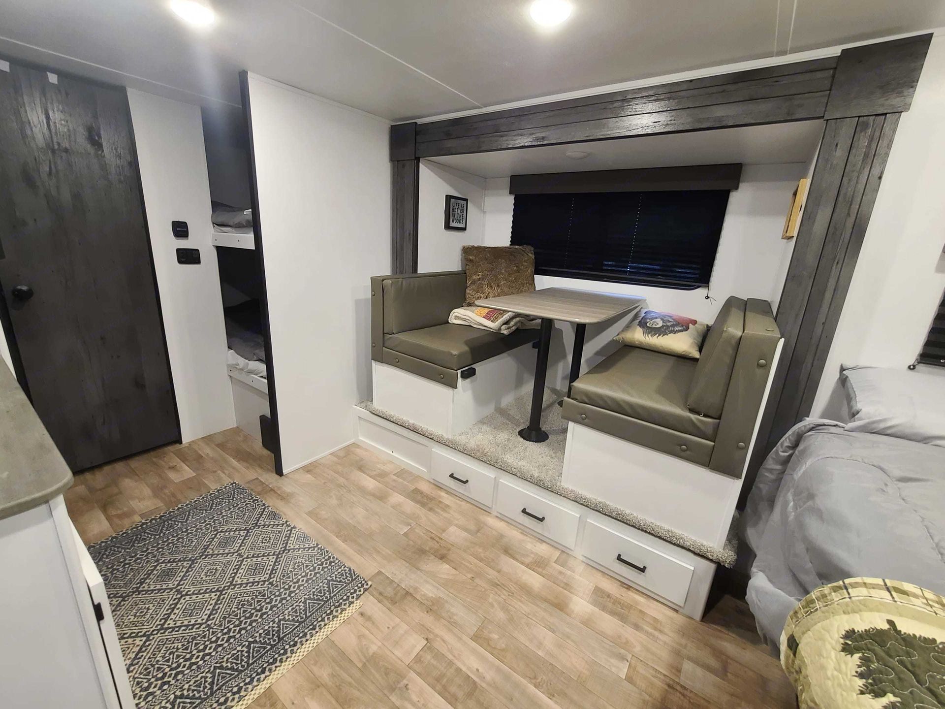 Photo 9 - 2022 Keystone Rv Travel Trailer rental photo 11