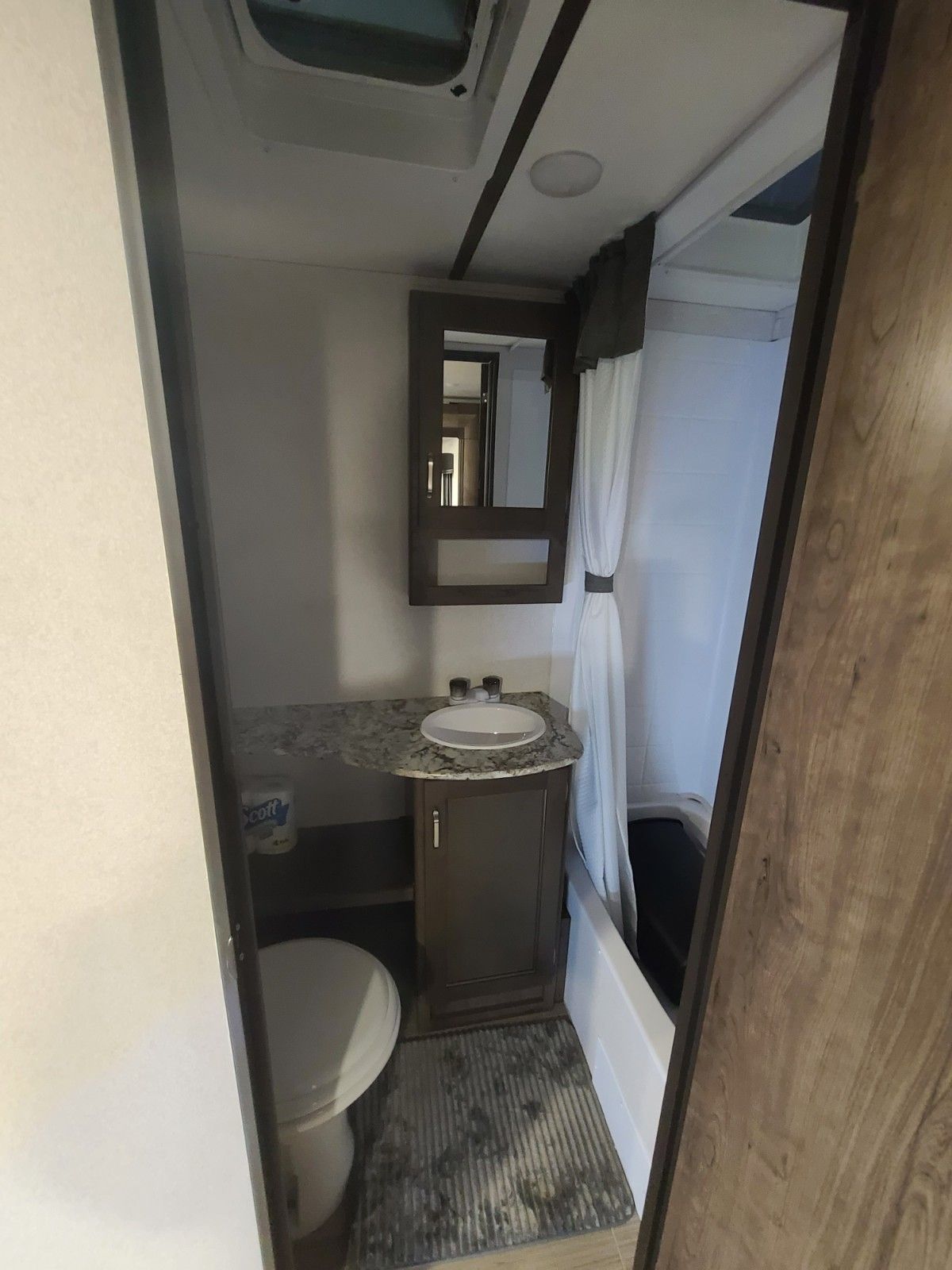Photo 8 - 2020 Keystone Rv Travel Trailer rental photo 10