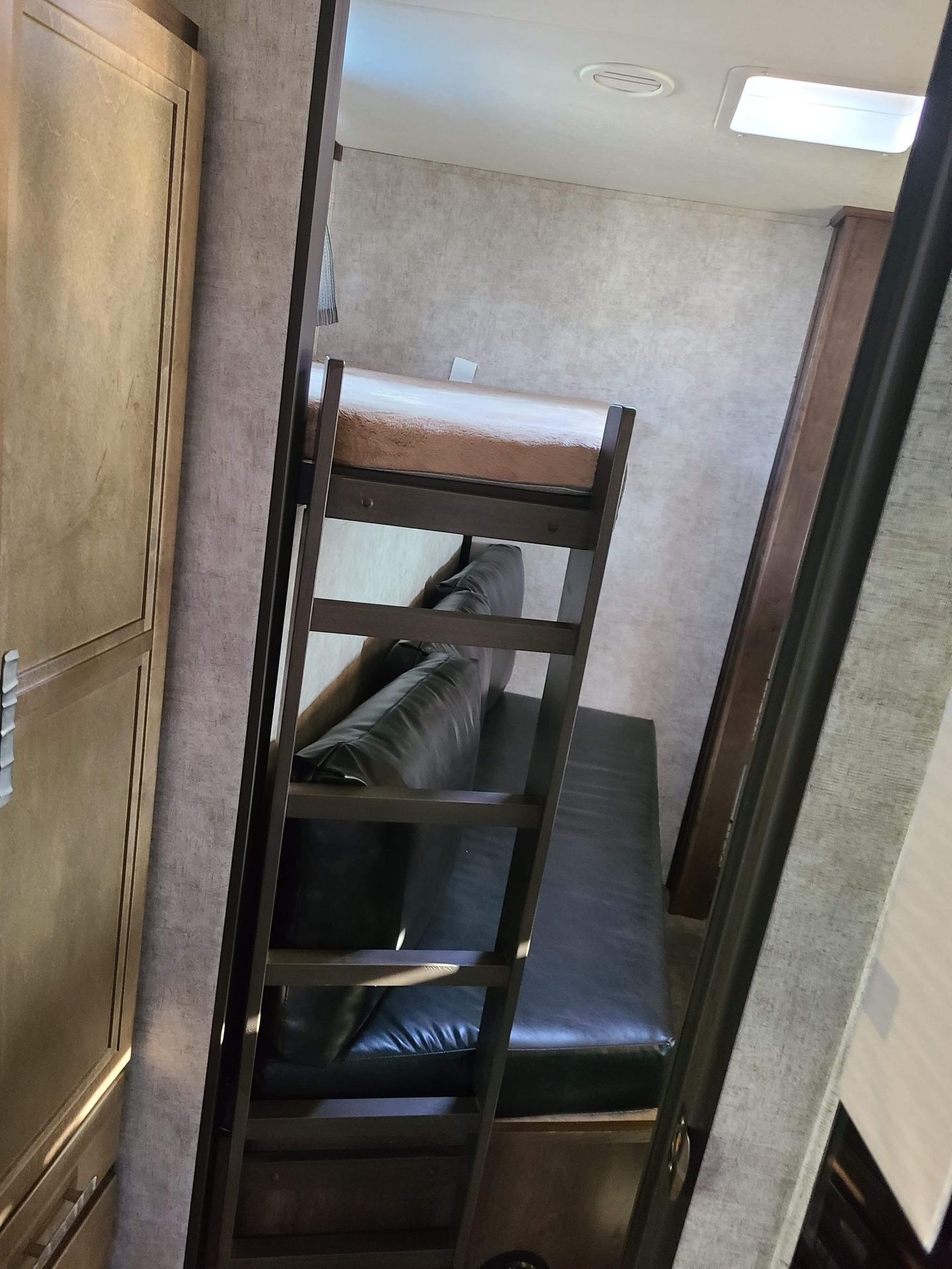 Photo 5 - 2018 Highland Rv Travel Trailer rental photo 7