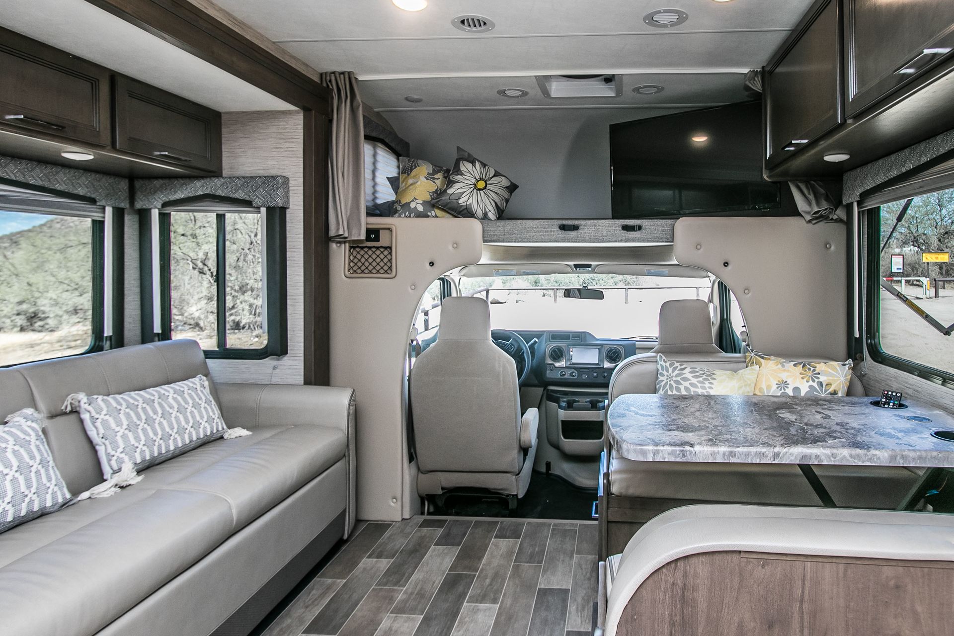 Photo 0 - 2022 Thor Class C Motorhome rental photo 8
