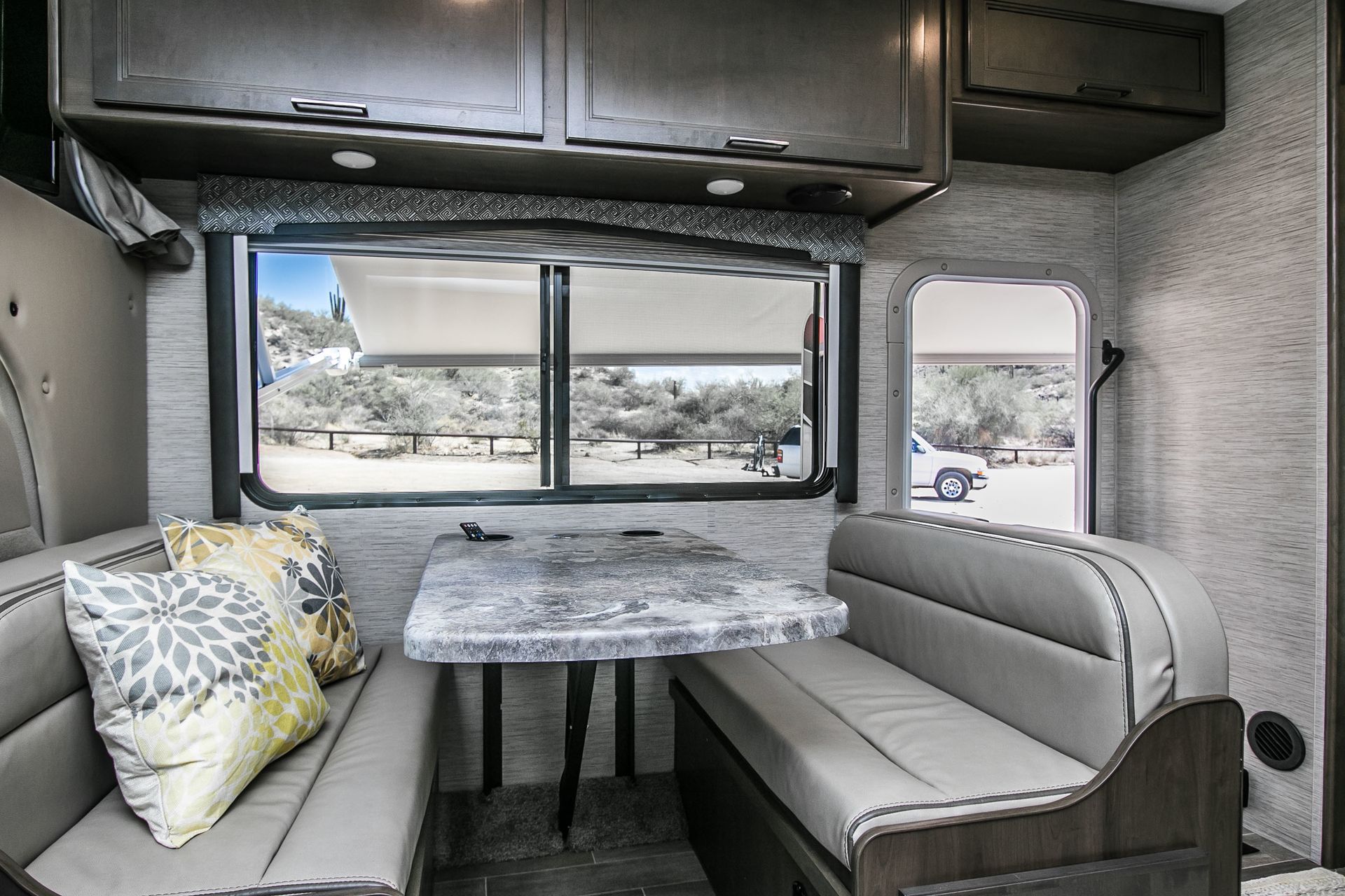 Photo 0 - 2022 Thor Class C Motorhome rental photo 9