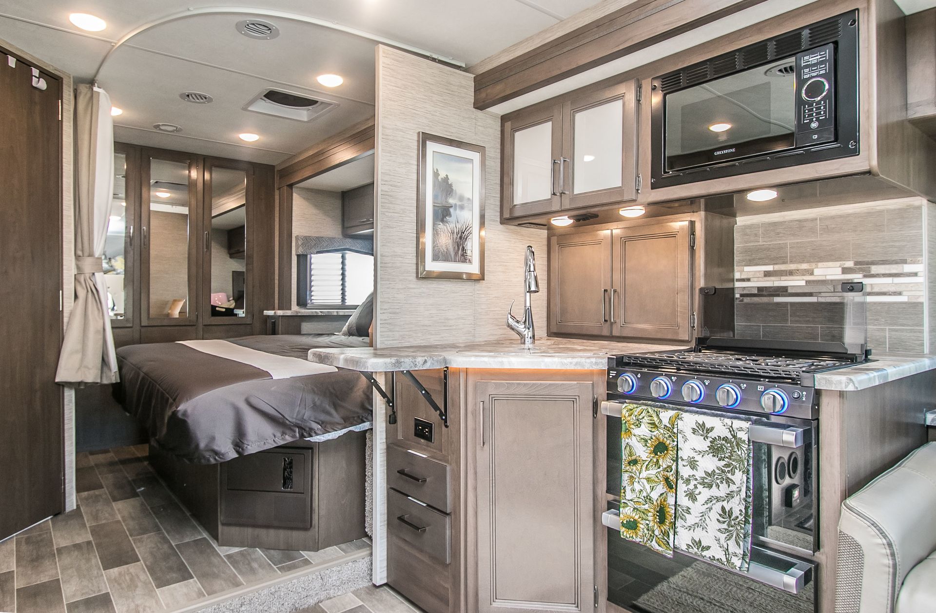 Photo 0 - 2022 Thor Class C Motorhome rental photo 10
