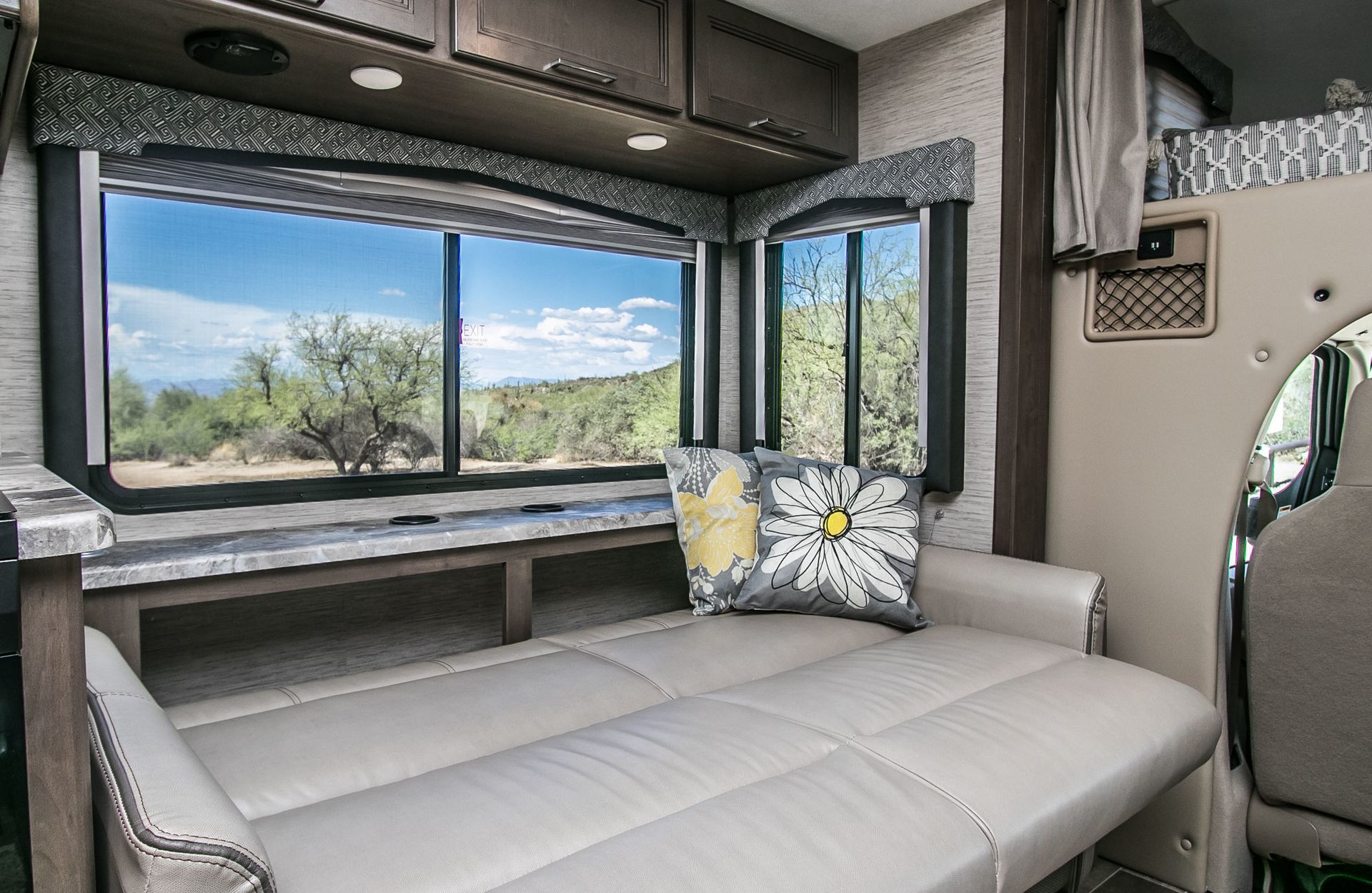 Photo 1 - 2022 Thor Class C Motorhome rental photo 15