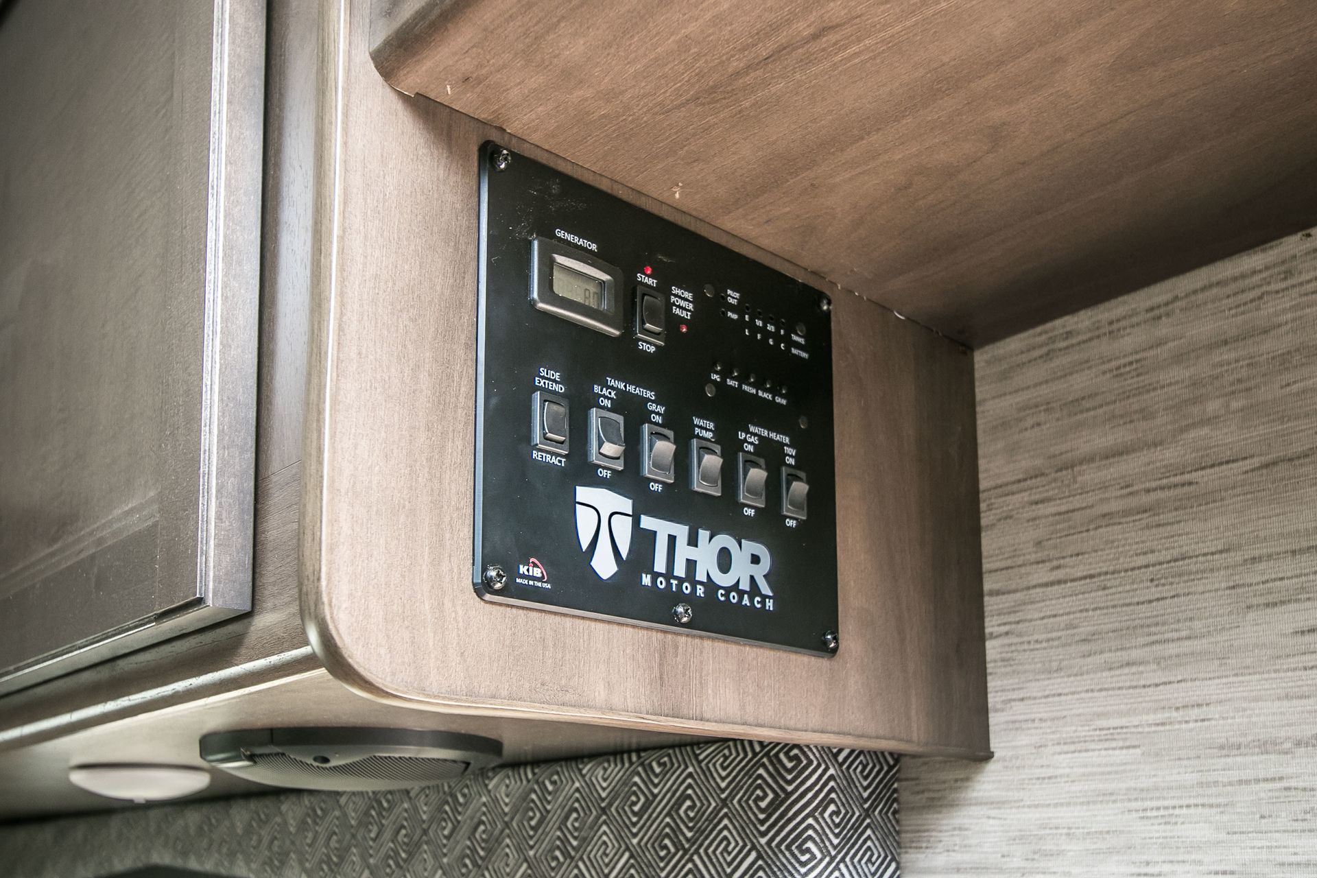 Photo 1 - 2022 Thor Class C Motorhome rental photo 18