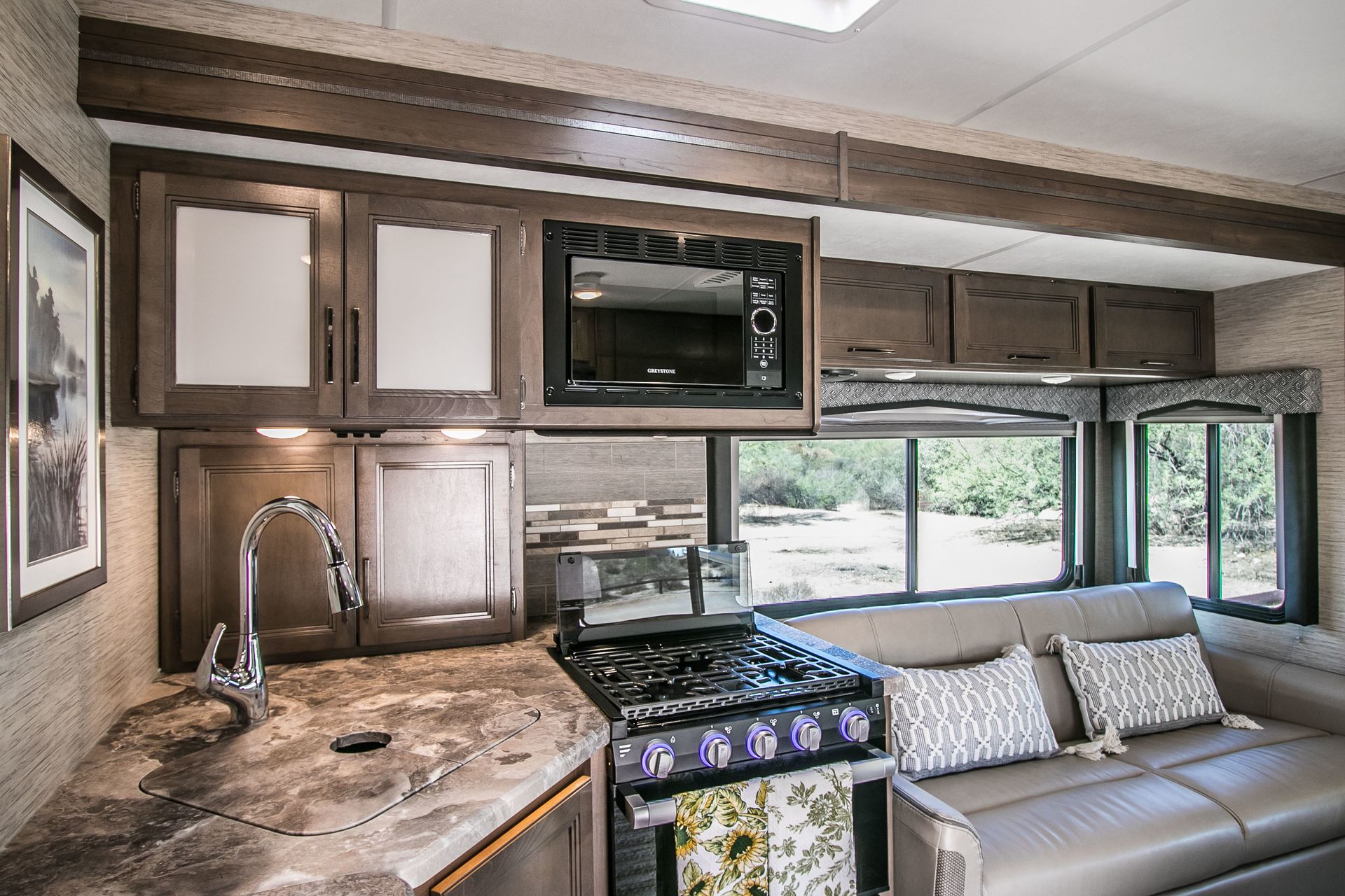 Photo 1 - 2022 Thor Class C Motorhome rental photo 20
