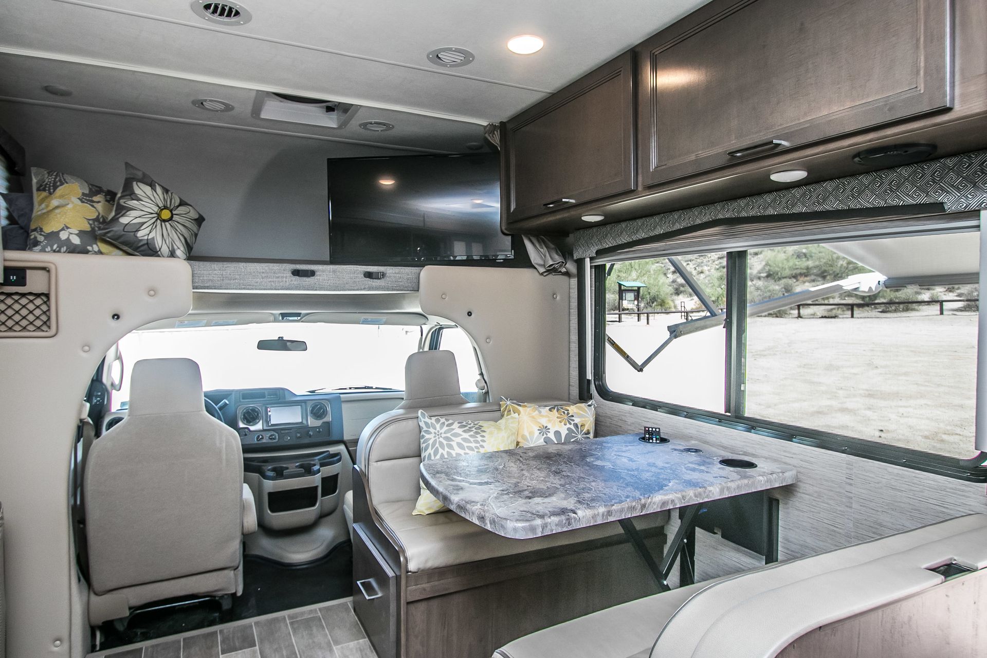 Photo 2 - 2022 Thor Class C Motorhome rental photo 30