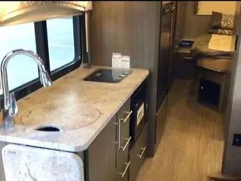 Photo 5 - 2018 Thor Motor Coach Class A Motorhome rental photo 7