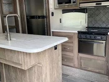 Photo 11 - 2019 Palomino Travel Trailer rental photo 13