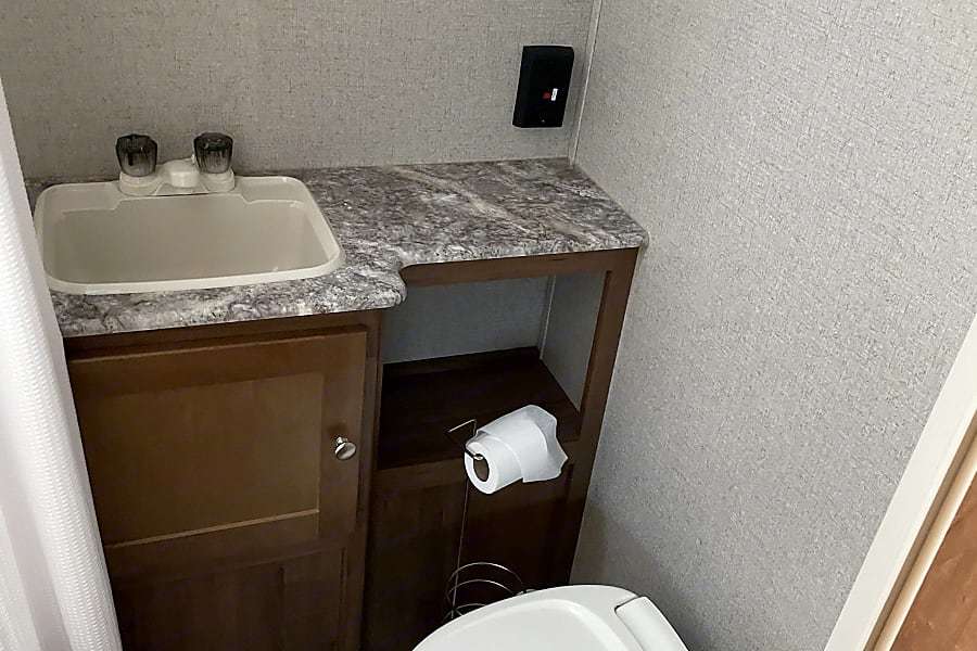 Photo 9 - 2019 Dutchmen Travel Trailer rental photo 11