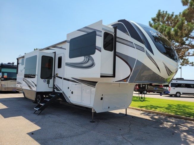 Photo 1 - 2022 Grand Design Fifth Wheel rental photo 4