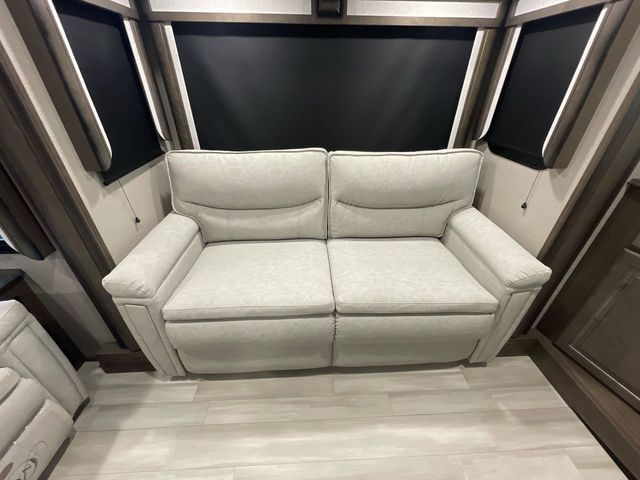 Photo 2 - 2022 Grand Design Fifth Wheel rental photo 17