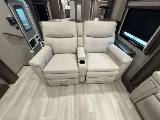 Photo 2 - 2022 Grand Design Fifth Wheel rental photo 22