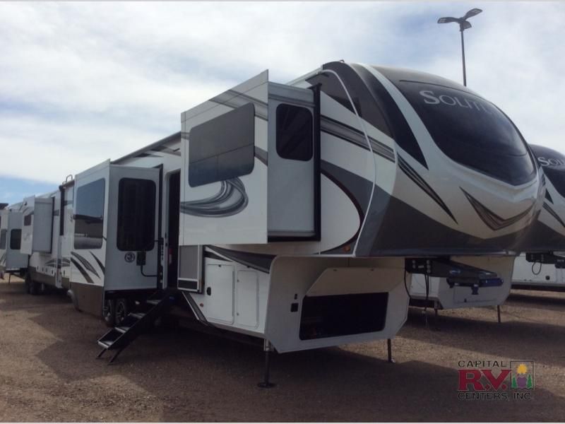Photo 2 - 2022 Grand Design Fifth Wheel rental photo 25