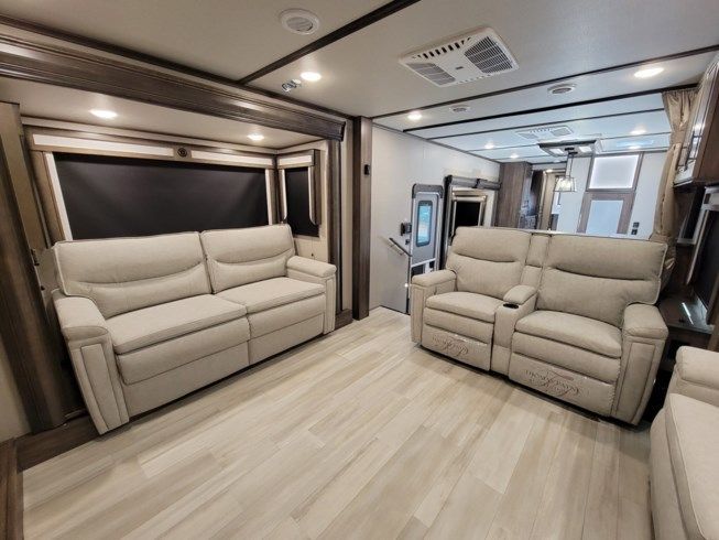 Photo 3 - 2022 Grand Design Fifth Wheel rental photo 31