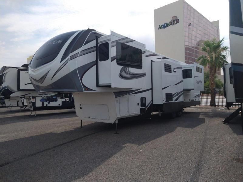 Photo 3 - 2022 Grand Design Fifth Wheel rental photo 36