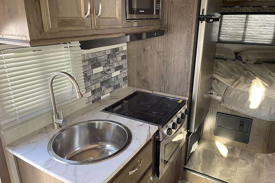 Photo 5 - 2021 Gulf Stream Class C Motorhome rental photo 7