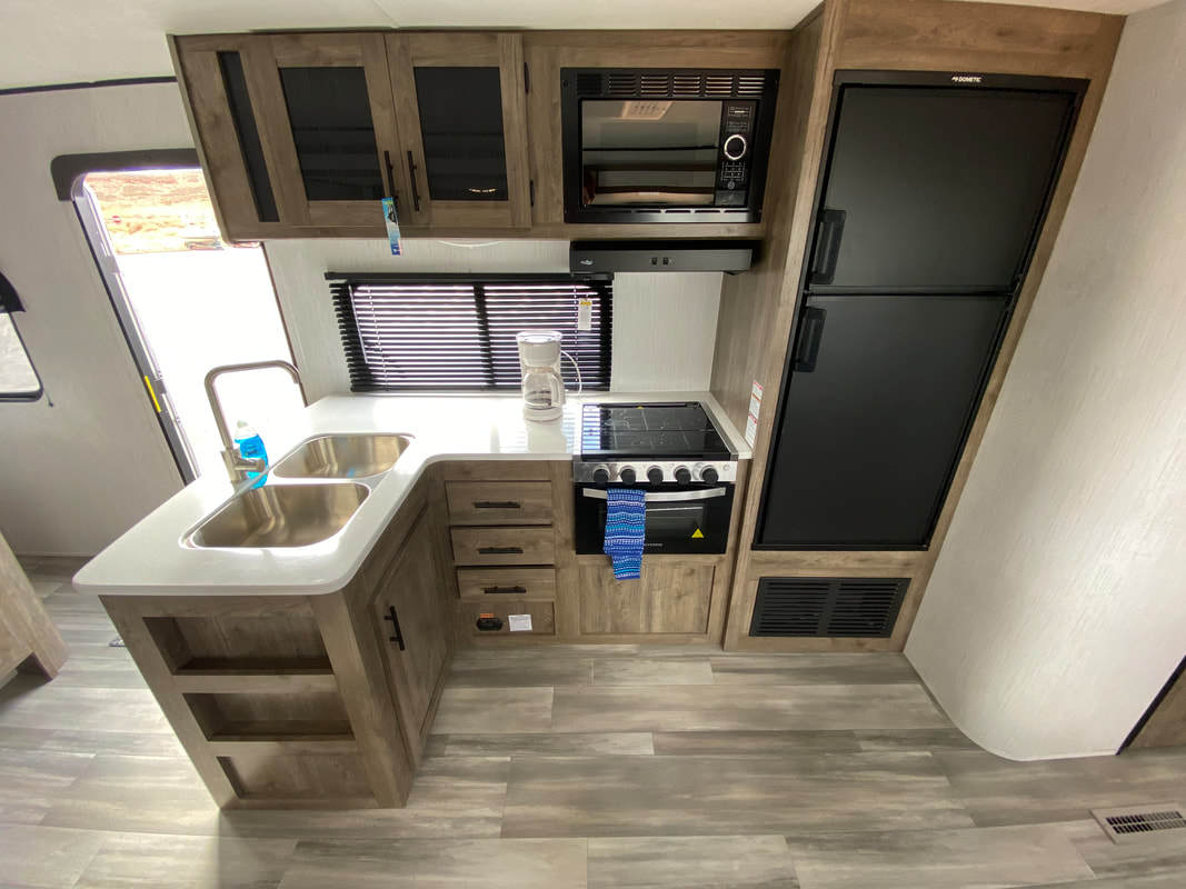 Photo 13 - 2021 Pioneer Travel Trailer rental photo 15