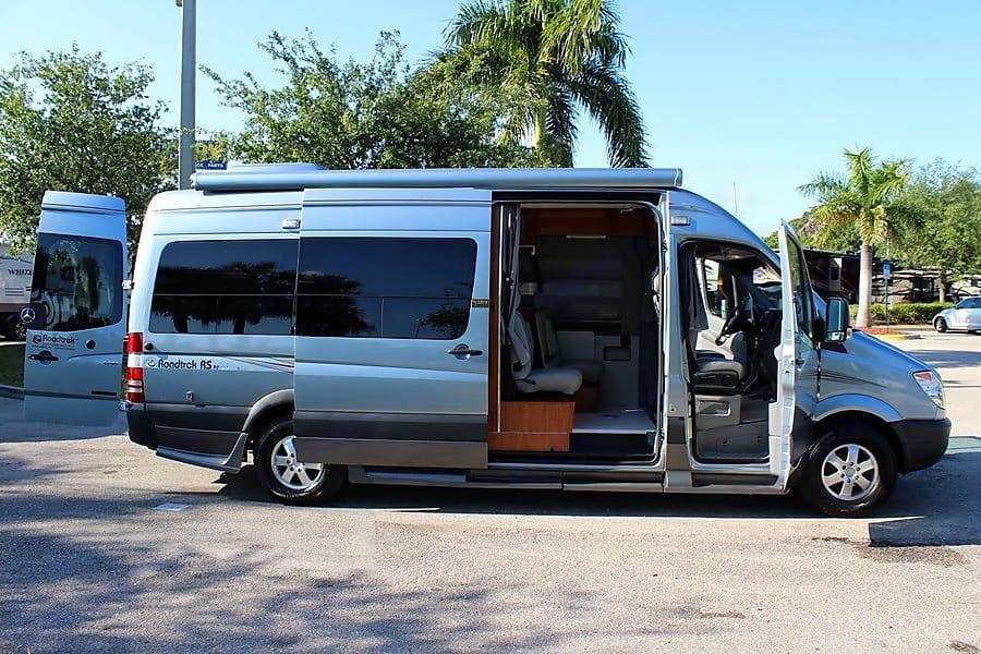 Photo 14 - 2020 Mercedes-Benz Class B Motorhome rental photo 16