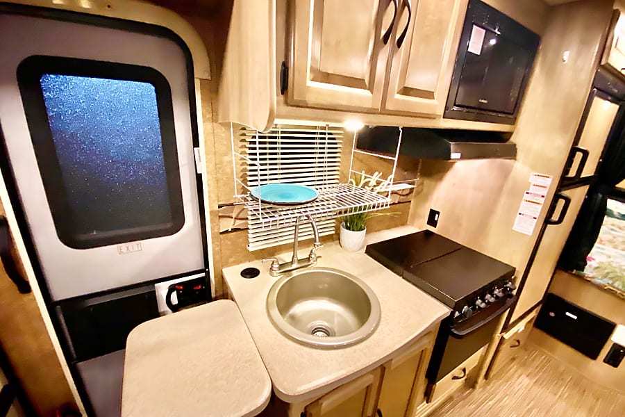 Photo 8 - 2020 Coachmen Class C Motorhome rental photo 10