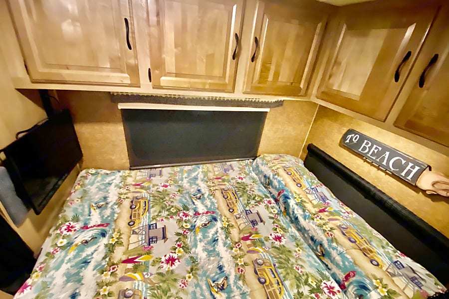 Photo 15 - 2020 Coachmen Class C Motorhome rental photo 17