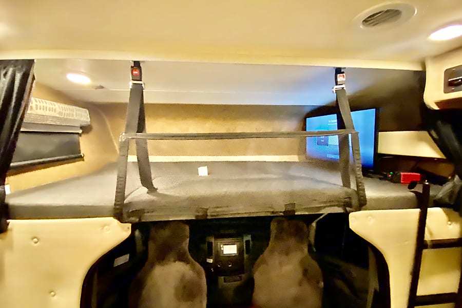 Photo 18 - 2020 Coachmen Class C Motorhome rental photo 20