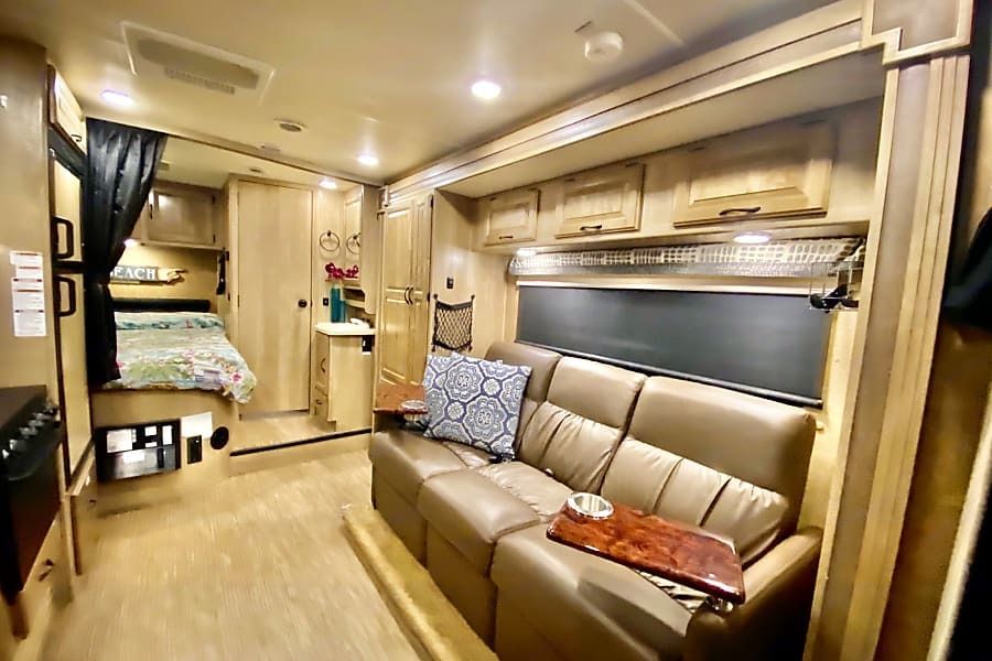 Photo 21 - 2020 Coachmen Class C Motorhome rental photo 23