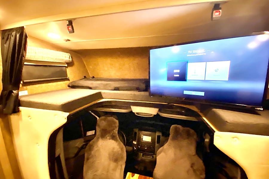 Photo 25 - 2020 Coachmen Class C Motorhome rental photo 27