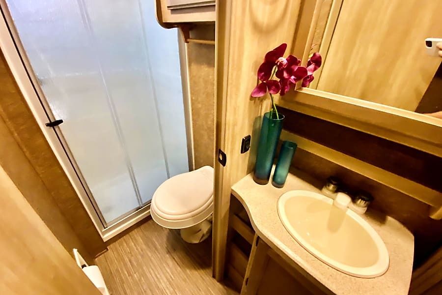 Photo 6 - 2020 Coachmen Class C Motorhome rental photo 8