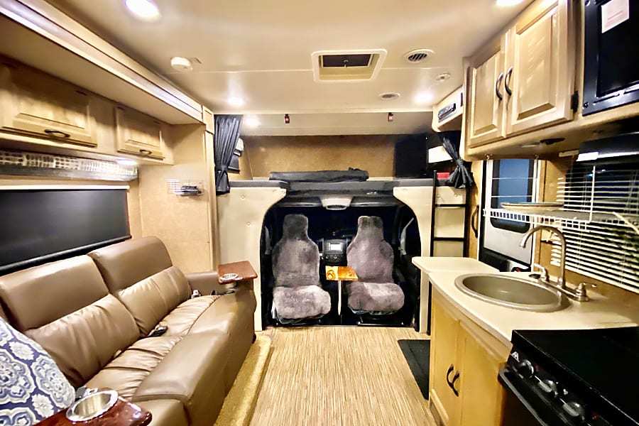 Photo 7 - 2020 Coachmen Class C Motorhome rental photo 9
