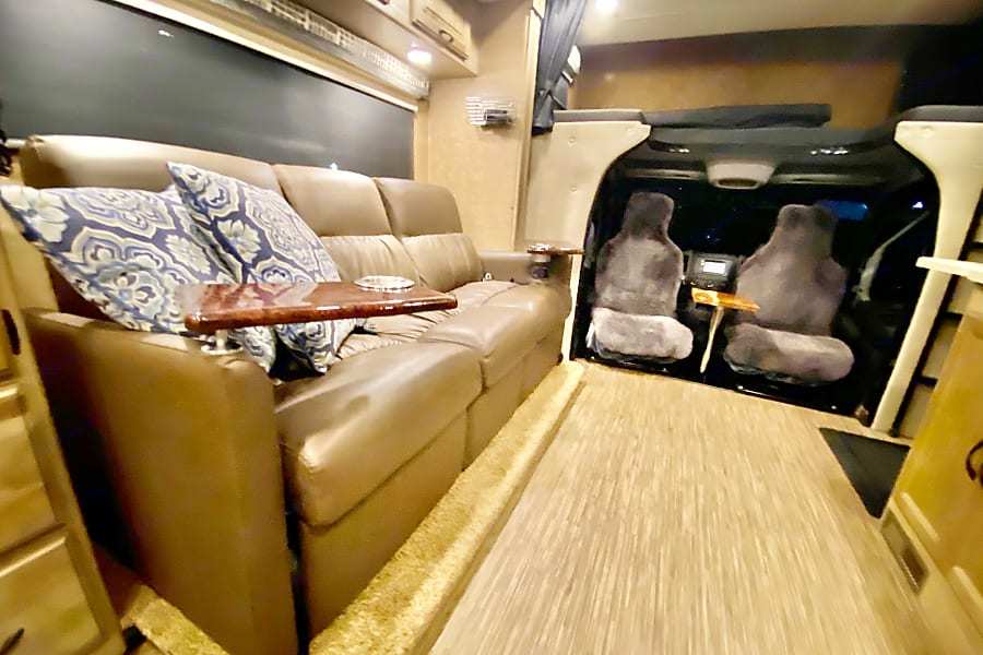 Photo 13 - 2020 Coachmen Class C Motorhome rental photo 15