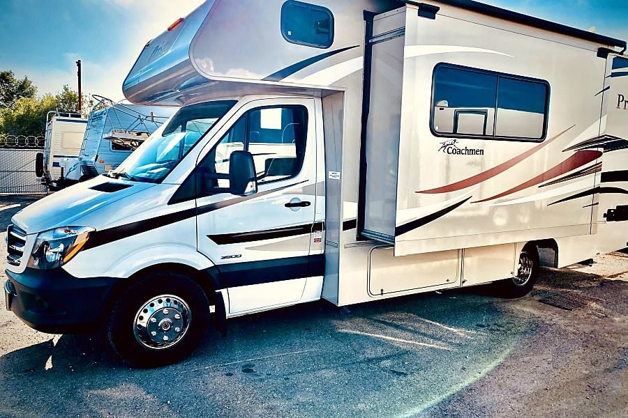 Photo 26 - 2020 Coachmen Class C Motorhome rental photo 28