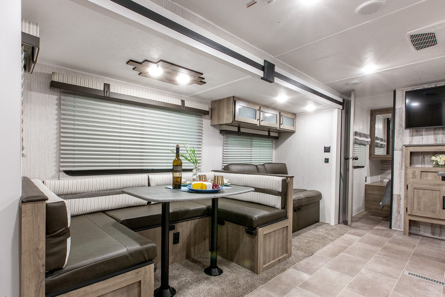 Photo 19 - 2020 Palomino Travel Trailer rental photo 21