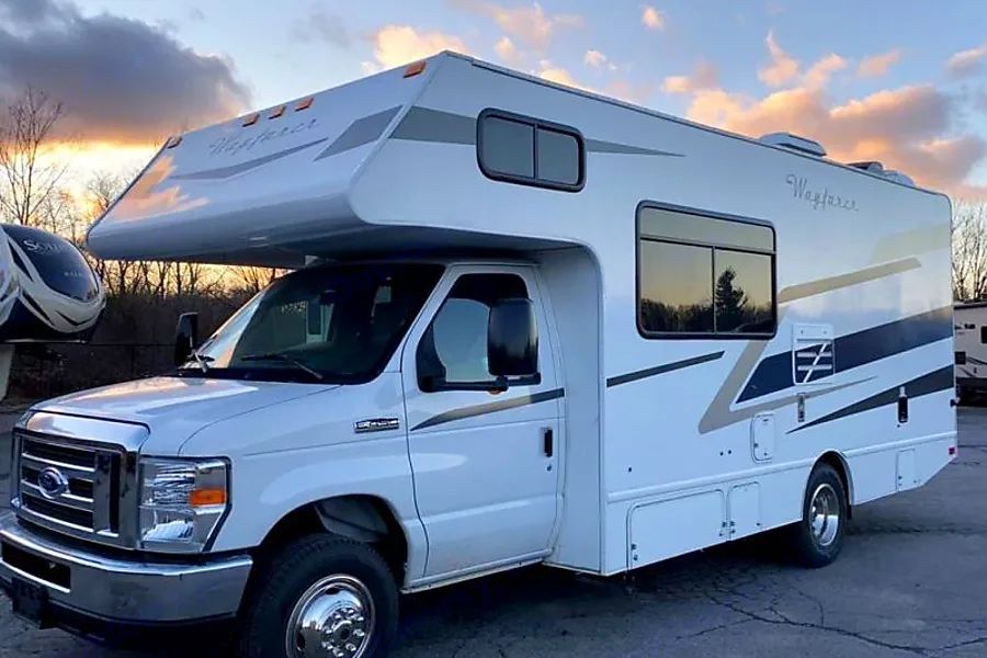 Photo 14 - 2021 Tiffin Class C Motorhome rental photo 16