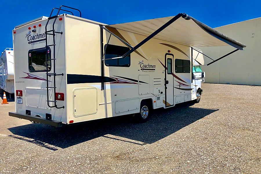 Photo 5 - 2014 Coachmen Class C Motorhome rental photo 7