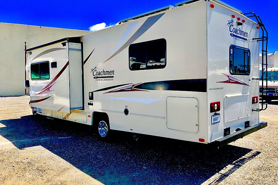 Photo 6 - 2014 Coachmen Class C Motorhome rental photo 8