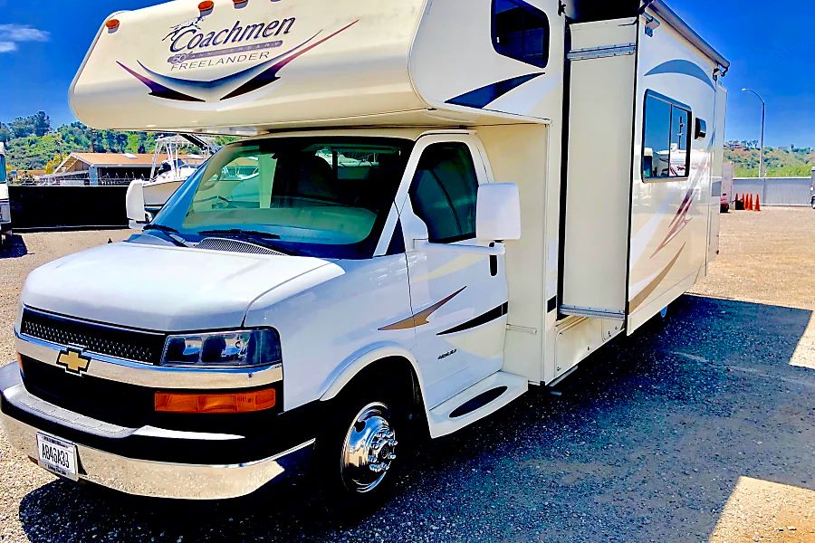 Photo 13 - 2014 Coachmen Class C Motorhome rental photo 15
