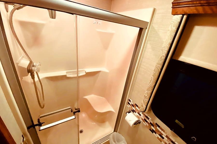 Photo 5 - 2020 Jayco Class C Motorhome rental photo 7