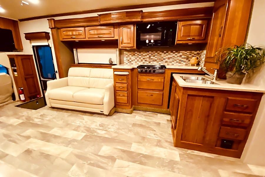 Photo 10 - 2020 Jayco Class C Motorhome rental photo 12