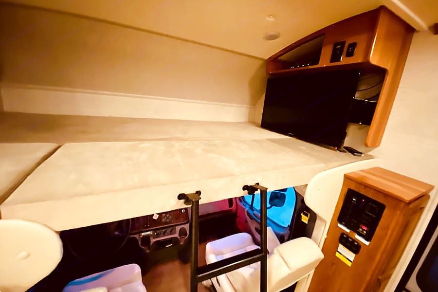 Photo 19 - 2020 Jayco Class C Motorhome rental photo 21