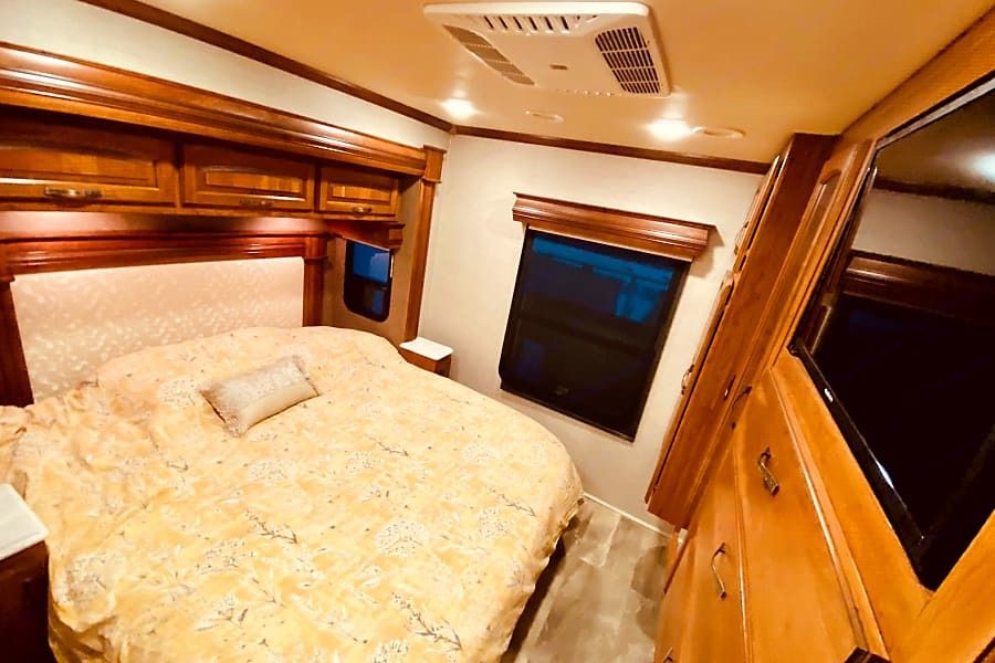 Photo 22 - 2020 Jayco Class C Motorhome rental photo 24