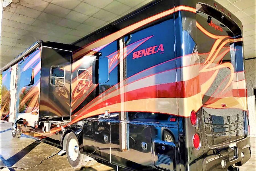 Photo 32 - 2020 Jayco Class C Motorhome rental photo 34