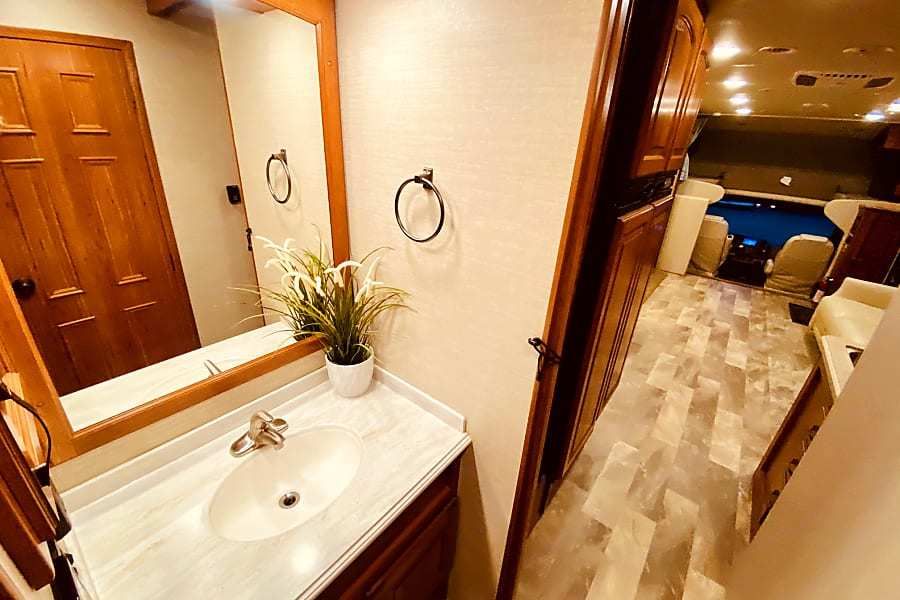 Photo 38 - 2020 Jayco Class C Motorhome rental photo 40