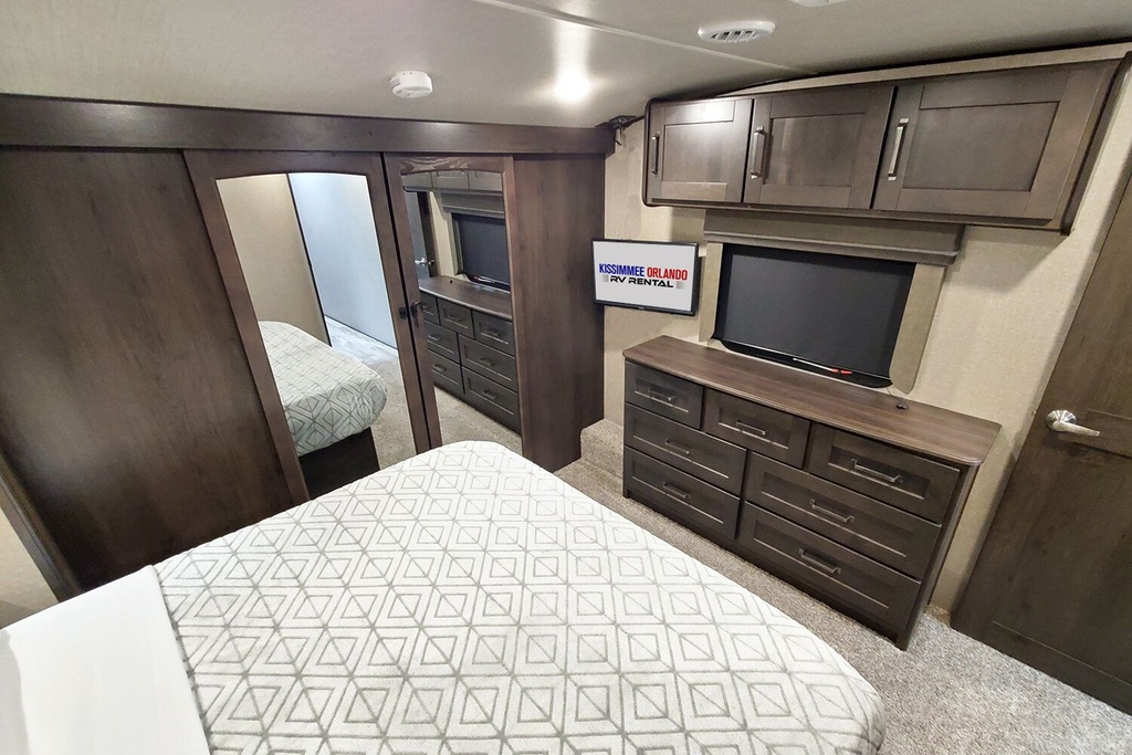 Photo 11 - 2020 Grand Design Fifth Wheel rental photo 13