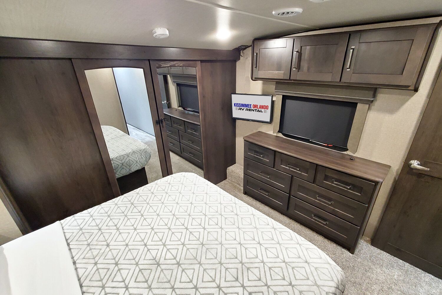 Photo 11 - 2020 Grand Design Fifth Wheel rental photo 13