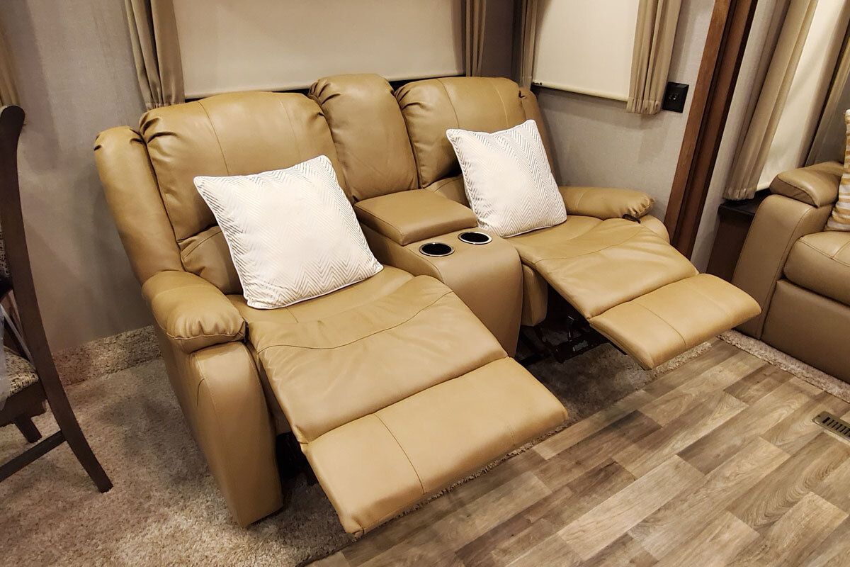 Photo 7 - 2020 Keystone Fifth Wheel rental photo 9