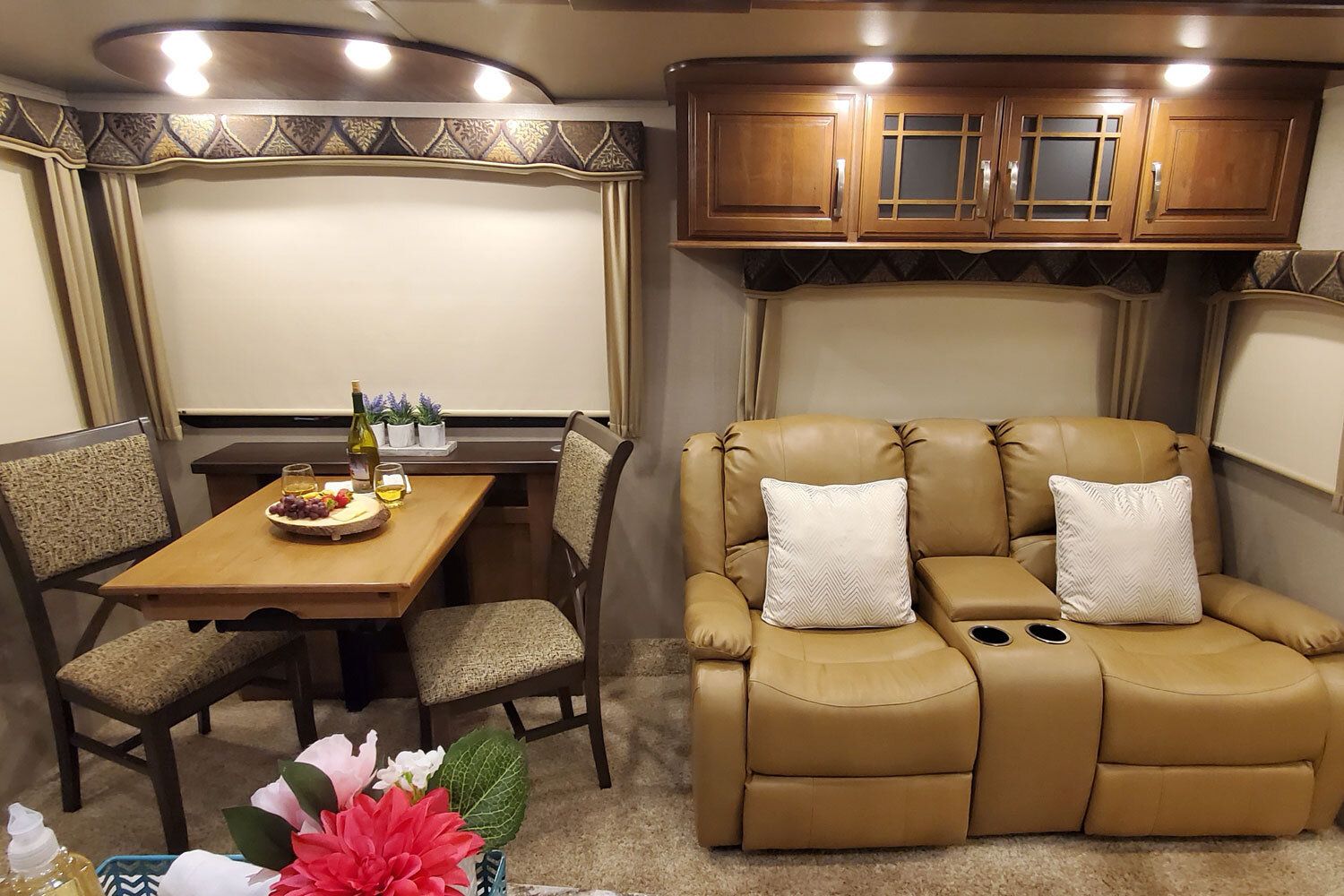 Photo 21 - 2020 Keystone Fifth Wheel rental photo 23